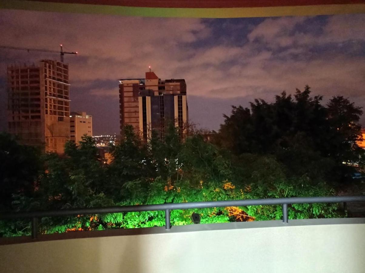 Amplio Y Comodo Apartamento Con Bella Vista En Pleno Centro Ciudad del Este Luaran gambar
